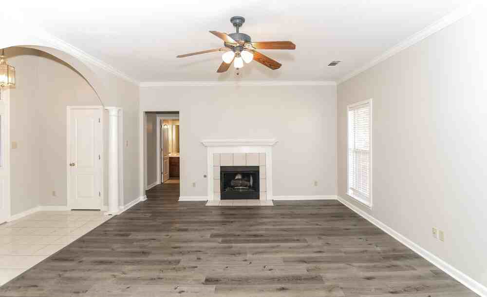 5033 Thornebrook Cv - Photo 4 of 17