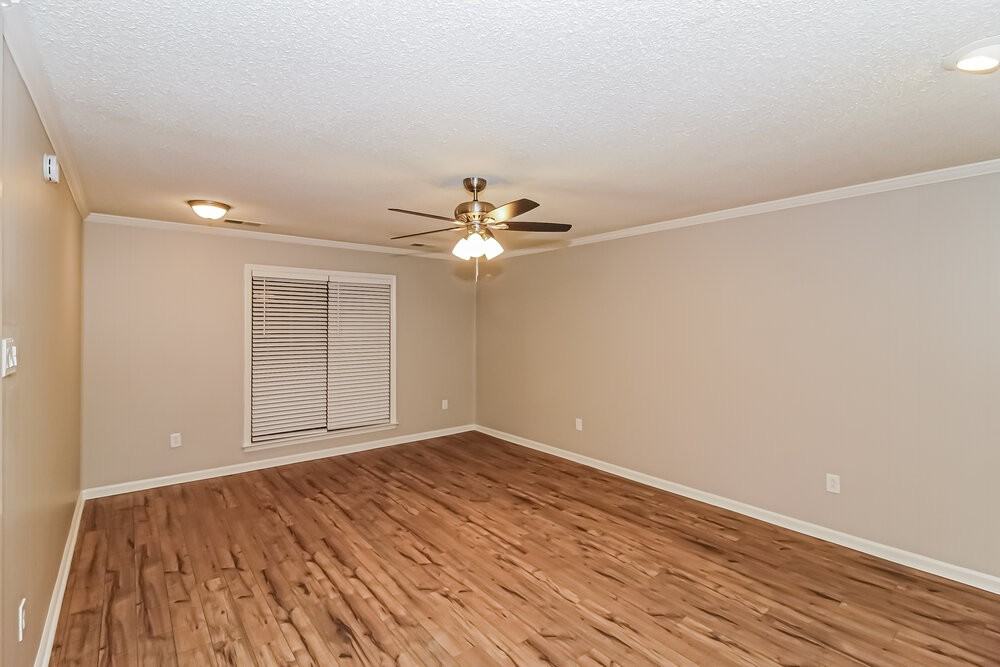 938 Pheasant Hollow Dr - Photo 3 of 16