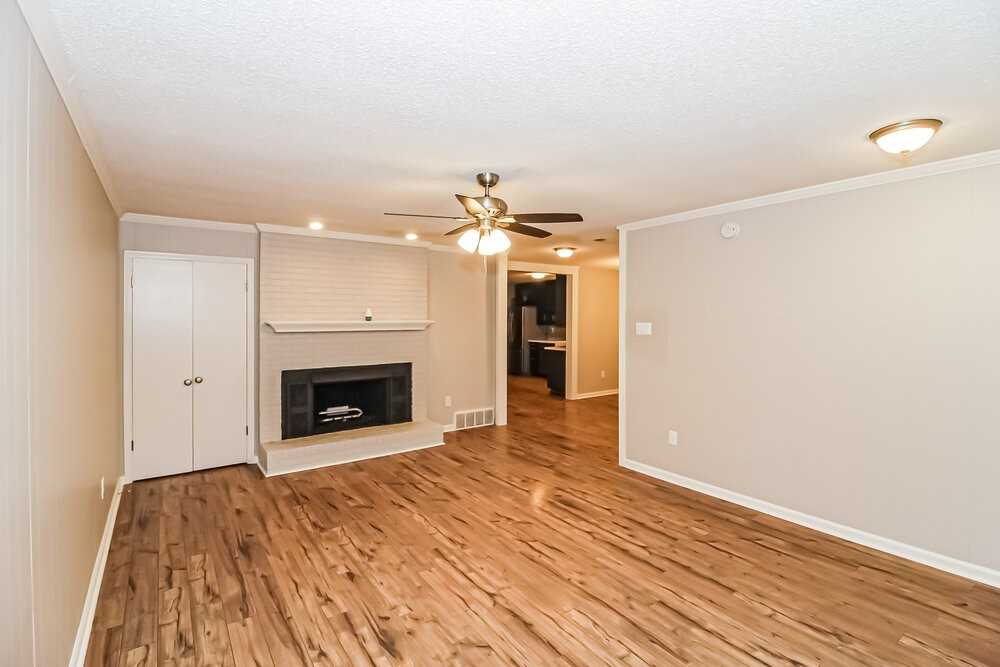 938 Pheasant Hollow Dr - Photo 4 of 16