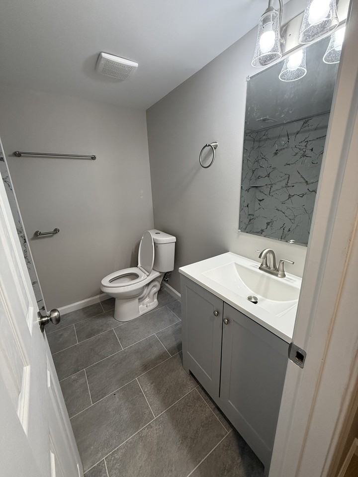 2319 Old Forest Rd #B - Photo 5 of 19