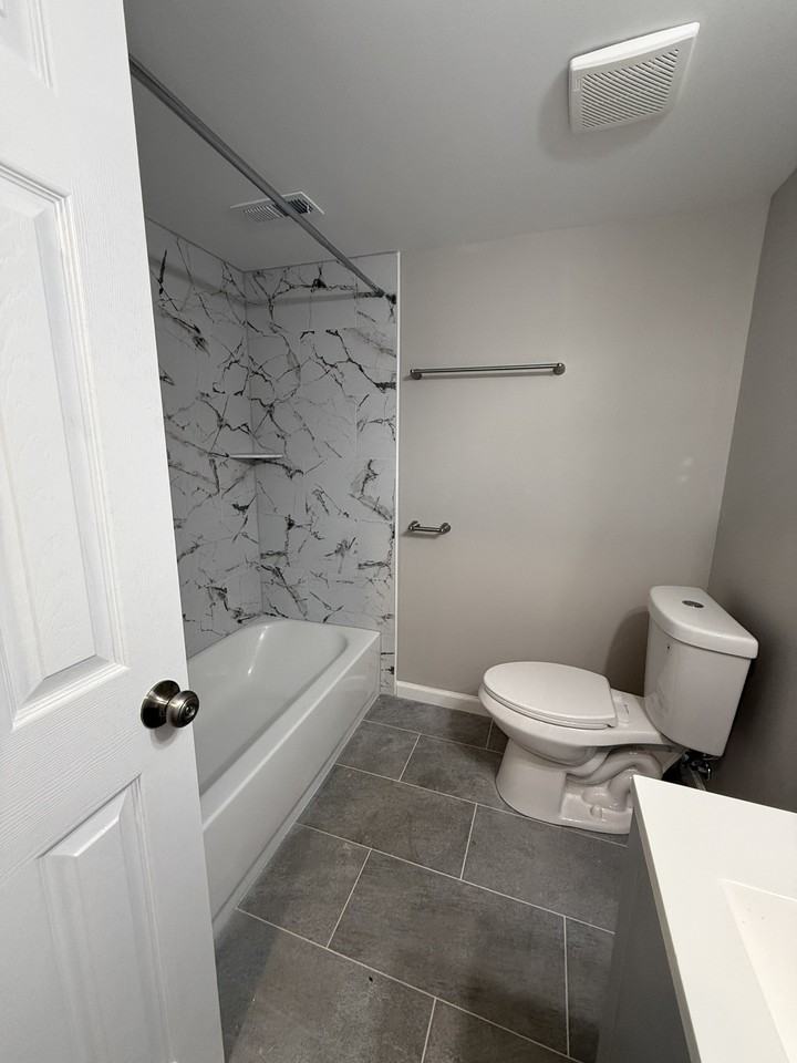 2319 Old Forest Rd #B - Photo 6 of 19