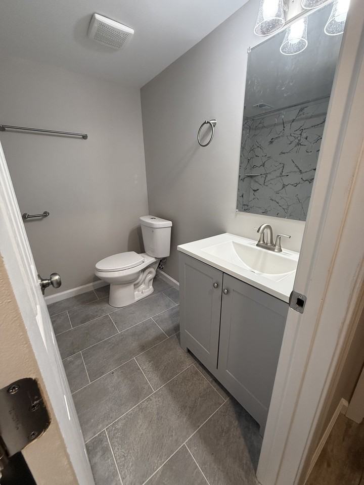 2319 Old Forest Rd #B - Photo 7 of 19