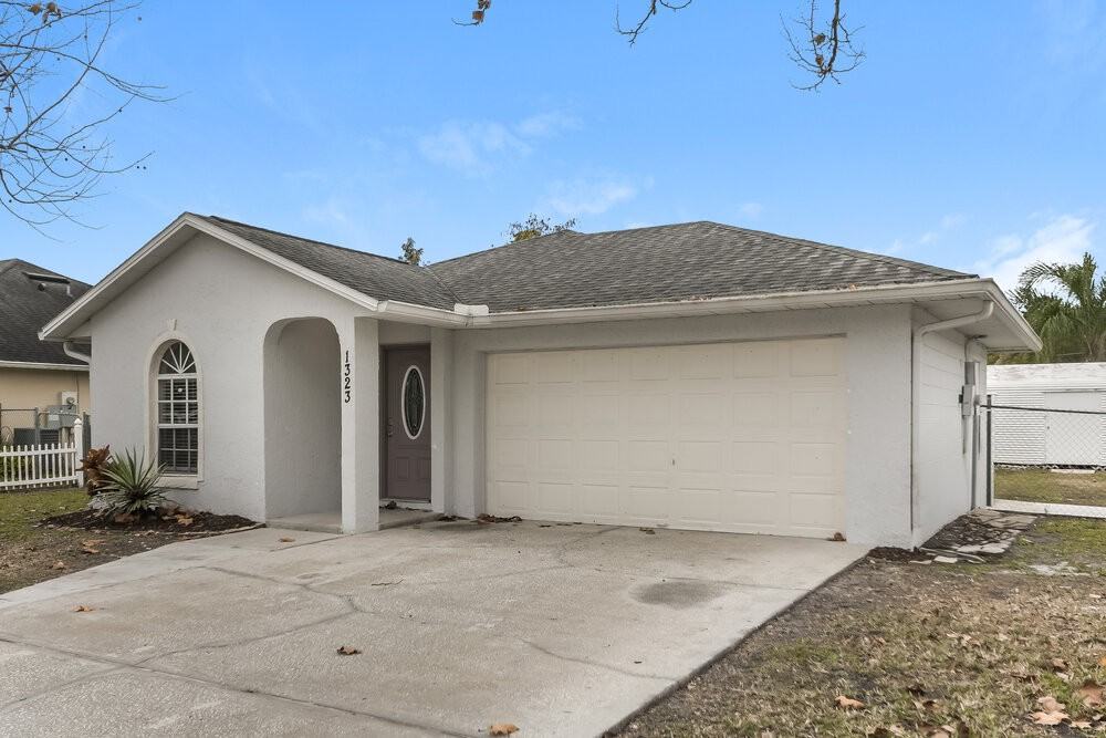 1323 Dover Dr - Photo 3 of 16