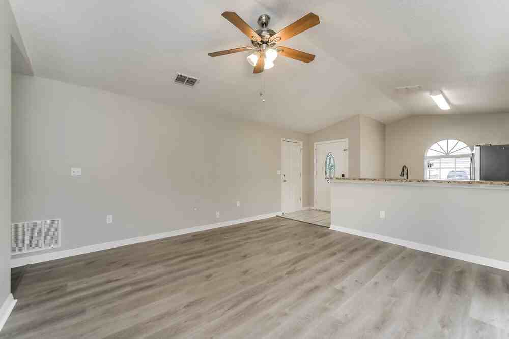 1323 Dover Dr - Photo 6 of 16