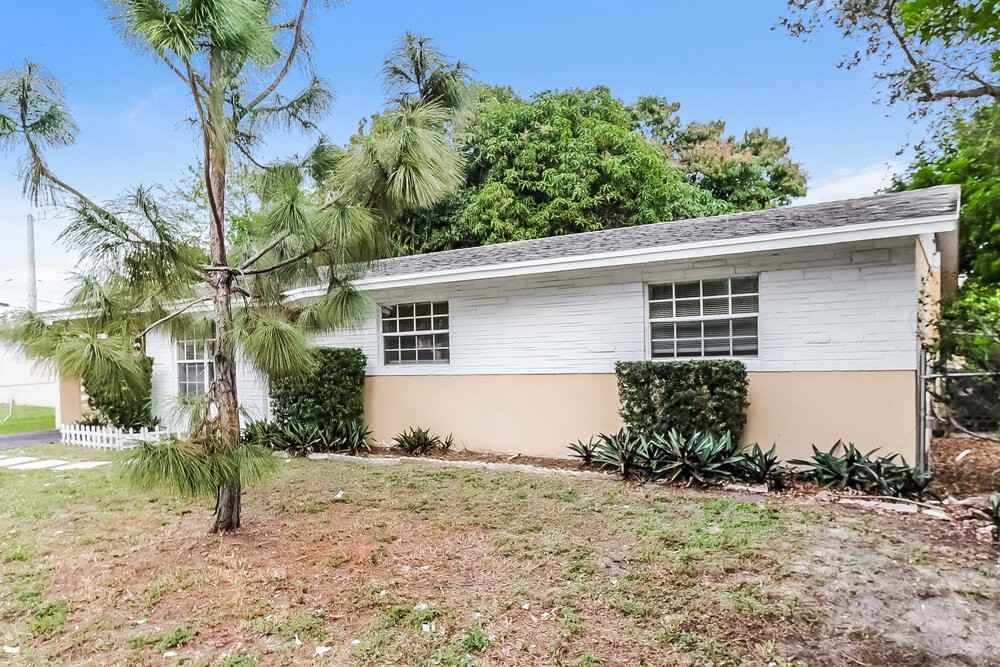 4420 N Shore Dr - Photo 4 of 16