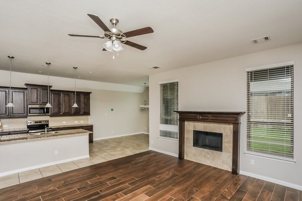 220 Watson St - Photo 4 of 16