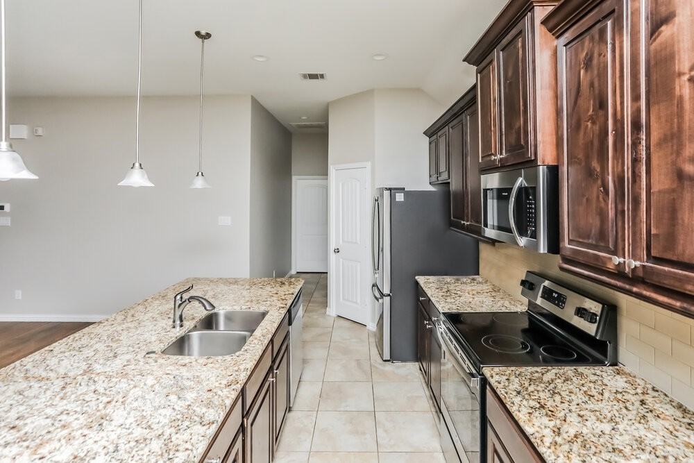 220 Watson St - Photo 7 of 16