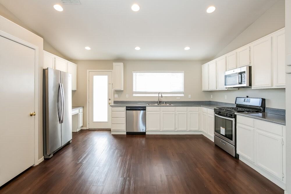 438 River Glider Ave - Photo 6 of 16