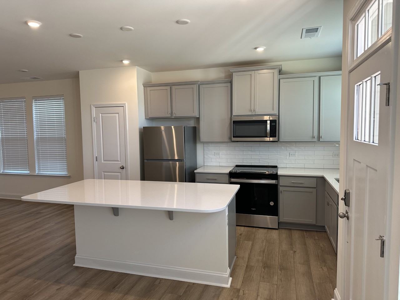 1027 S Point Rd #1 - Photo 3 of 28