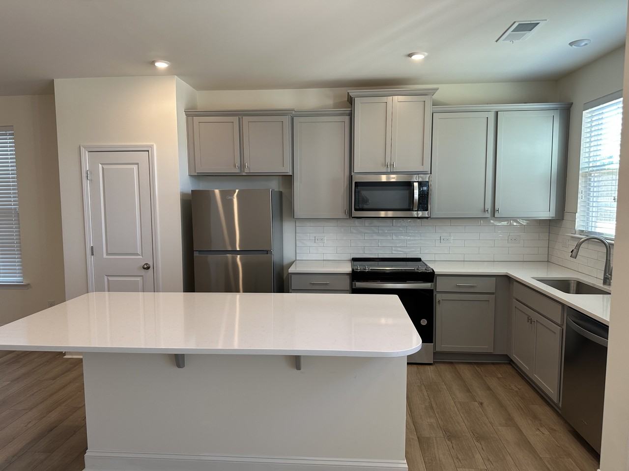 1027 S Point Rd #1 - Photo 5 of 28