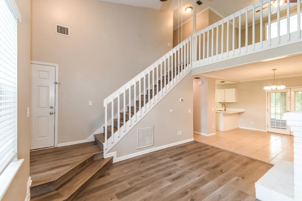 9563 Sugar Hollow Ln - Photo 5 of 17