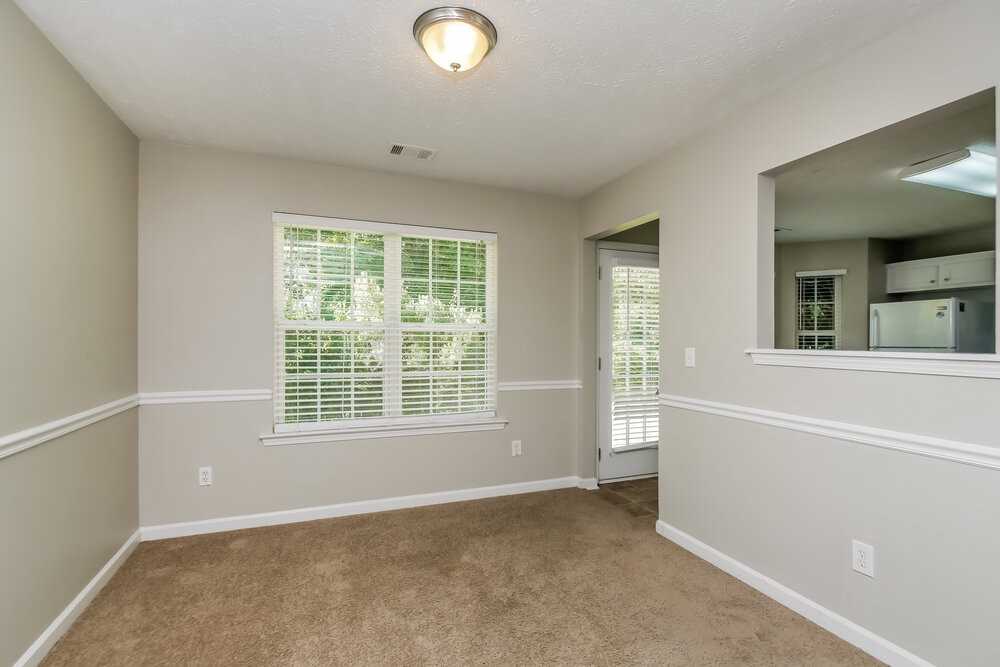 1405 Buckingham Pl - Photo 5 of 16