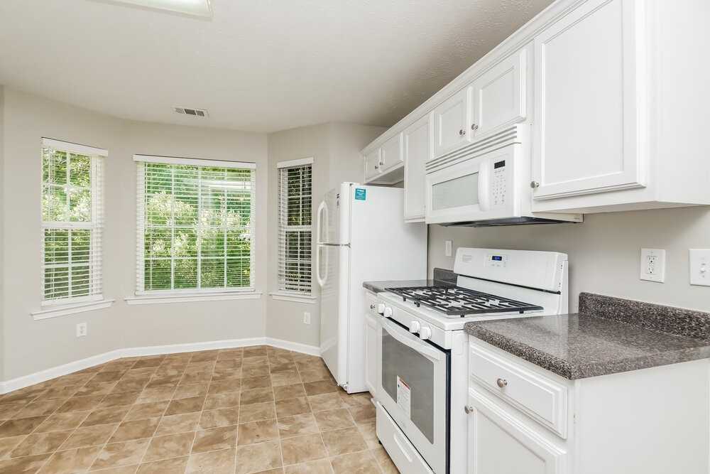 1405 Buckingham Pl - Photo 6 of 16