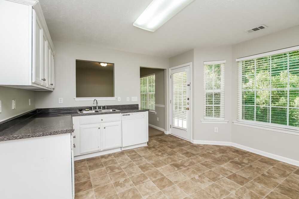 1405 Buckingham Pl - Photo 7 of 16