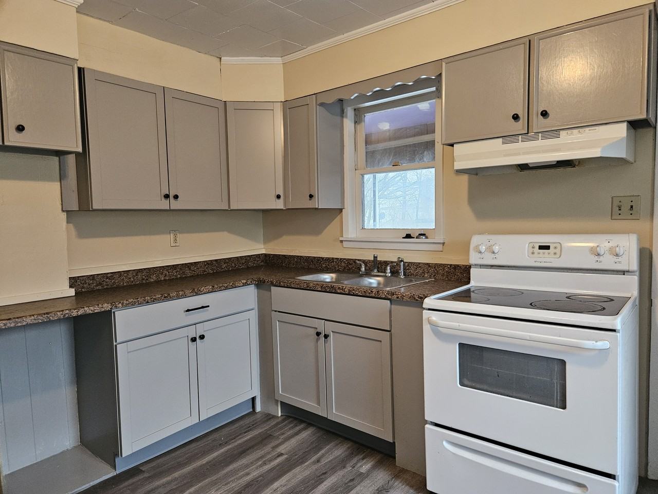 355 Reynolds Ave #1 - Photo 5 of 19