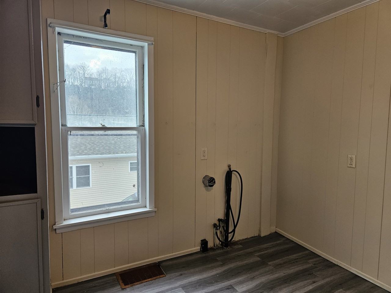 355 Reynolds Ave #1 - Photo 6 of 19