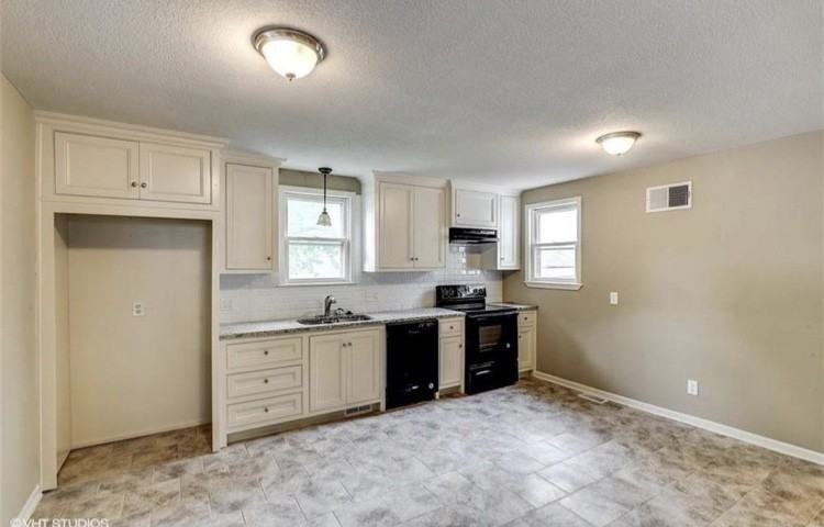 747 Chestnut St #1 - Photo 3 of 15