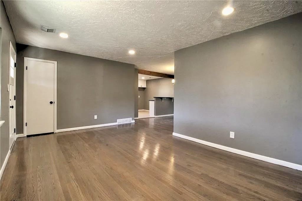 10616 Greystone Ave #NA - Photo 6 of 20