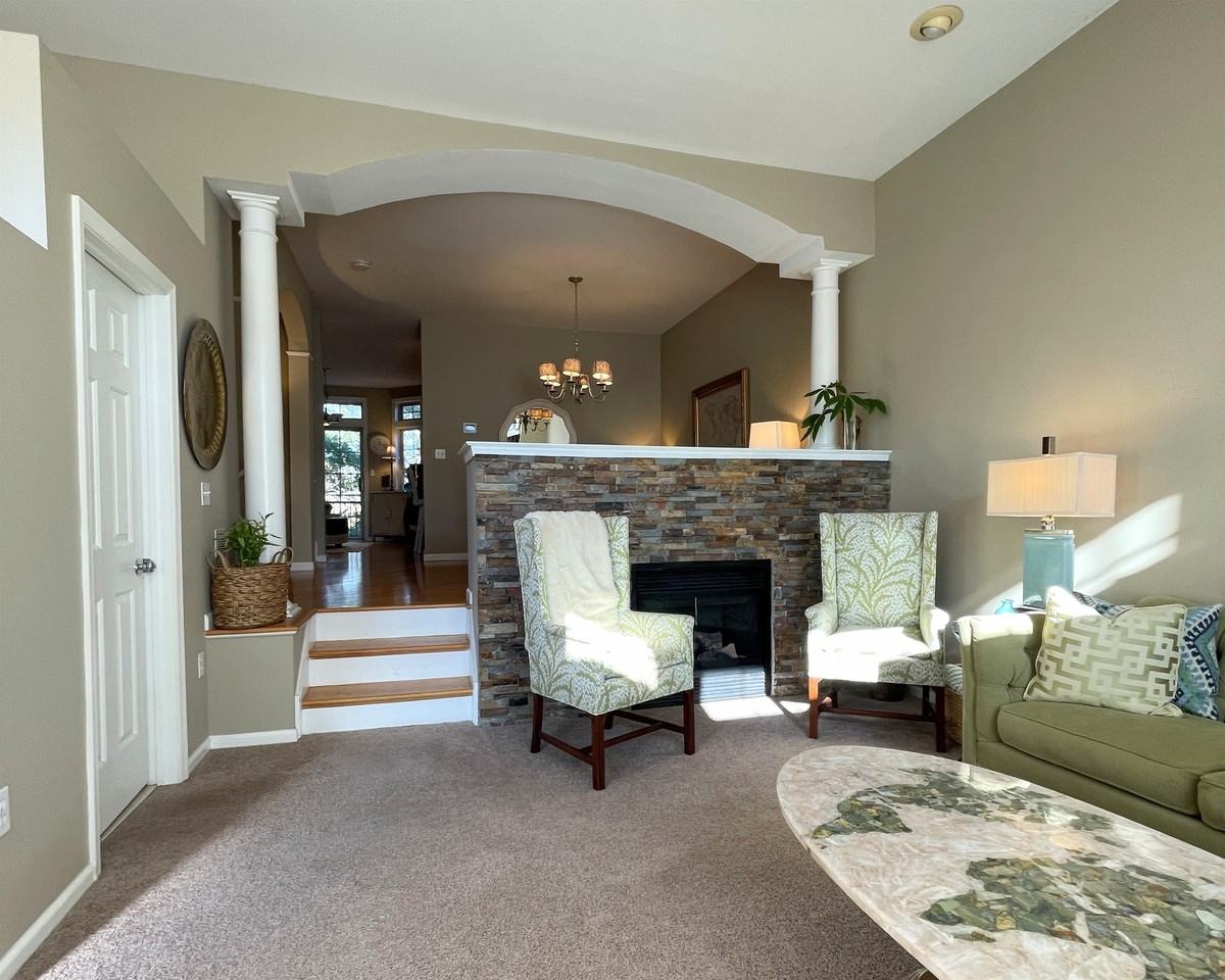 4085 Waterford Dr #1 - Photo 3 of 17