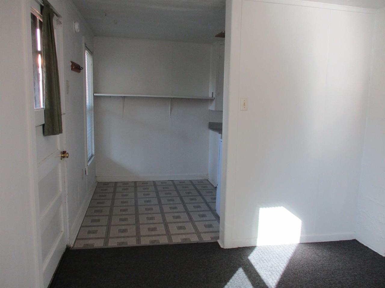 157 1/2 Monroe St #157-1-2 - Photo 3 of 7