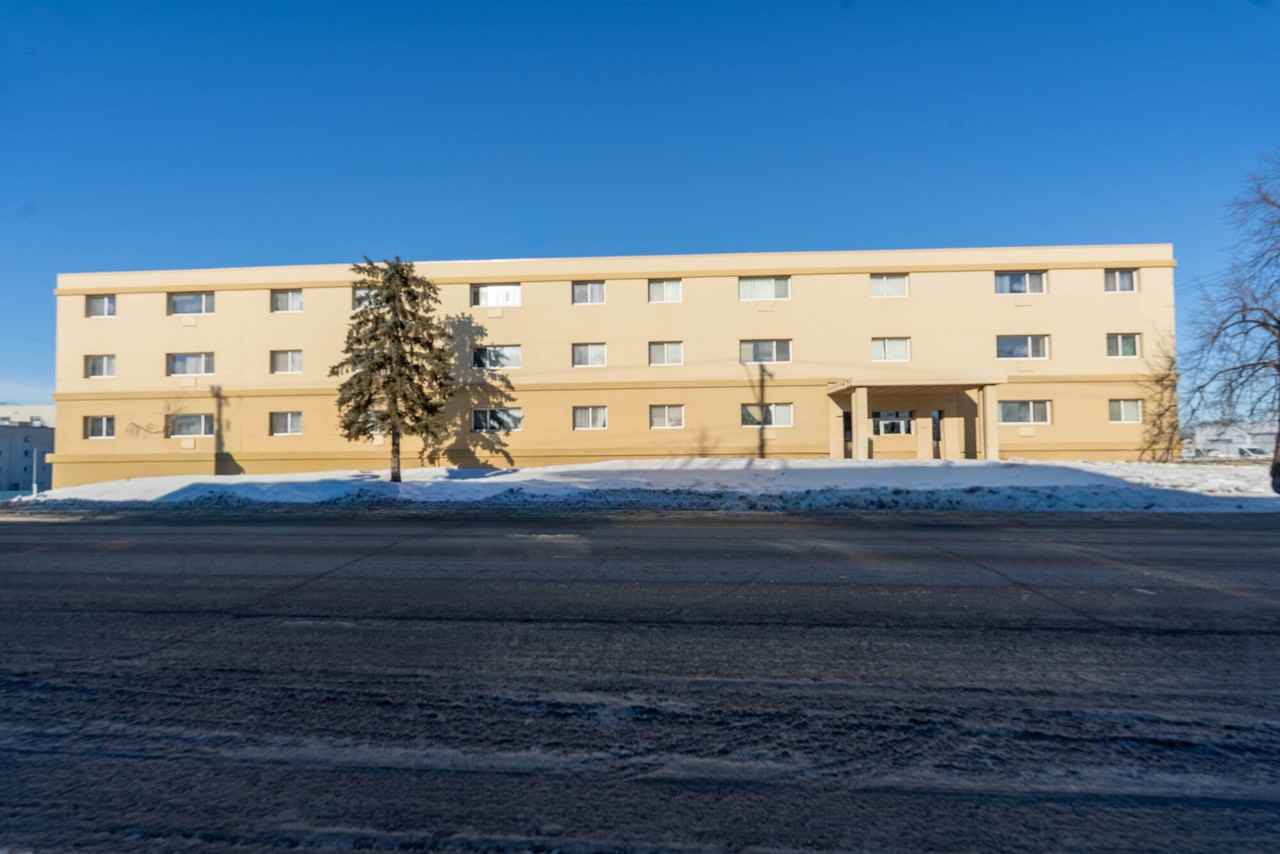 1077 Wellington Ave - Photo 3 of 14