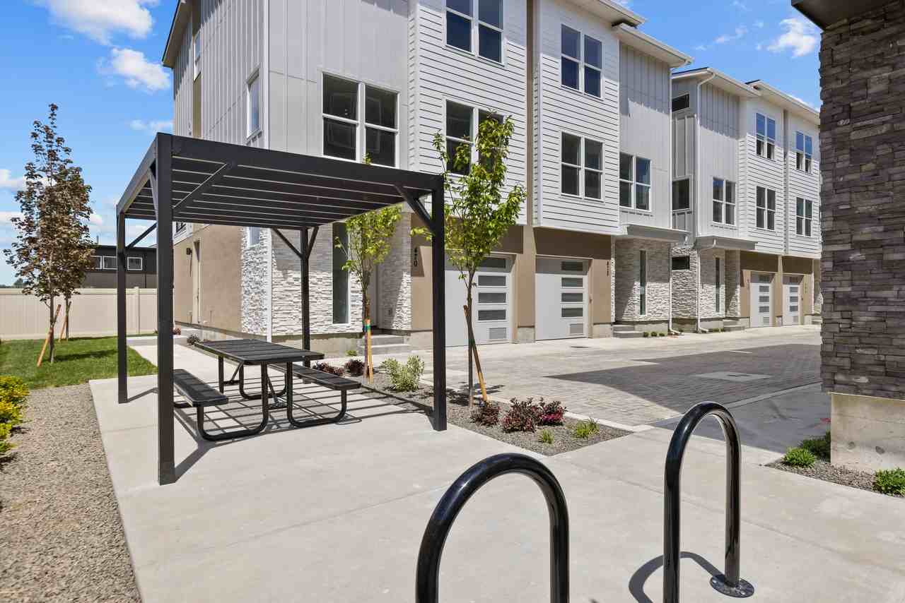 478 E Violets Cove Ln #1 - Photo 2 of 40