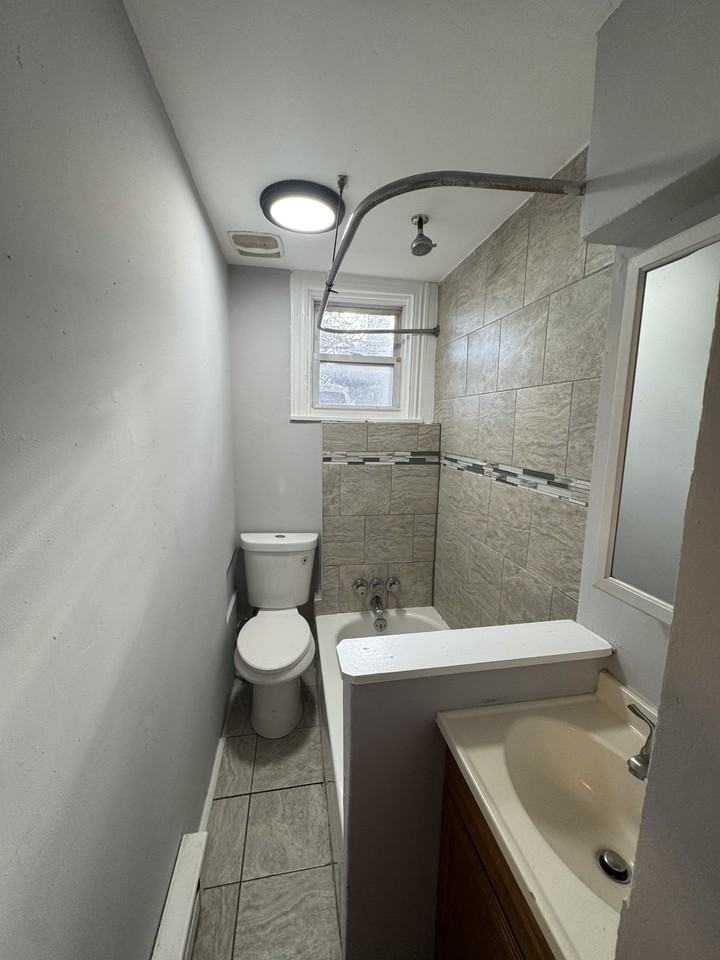 176 W Manheim St Apt 1st #1stFLREAR - Photo 5 of 6