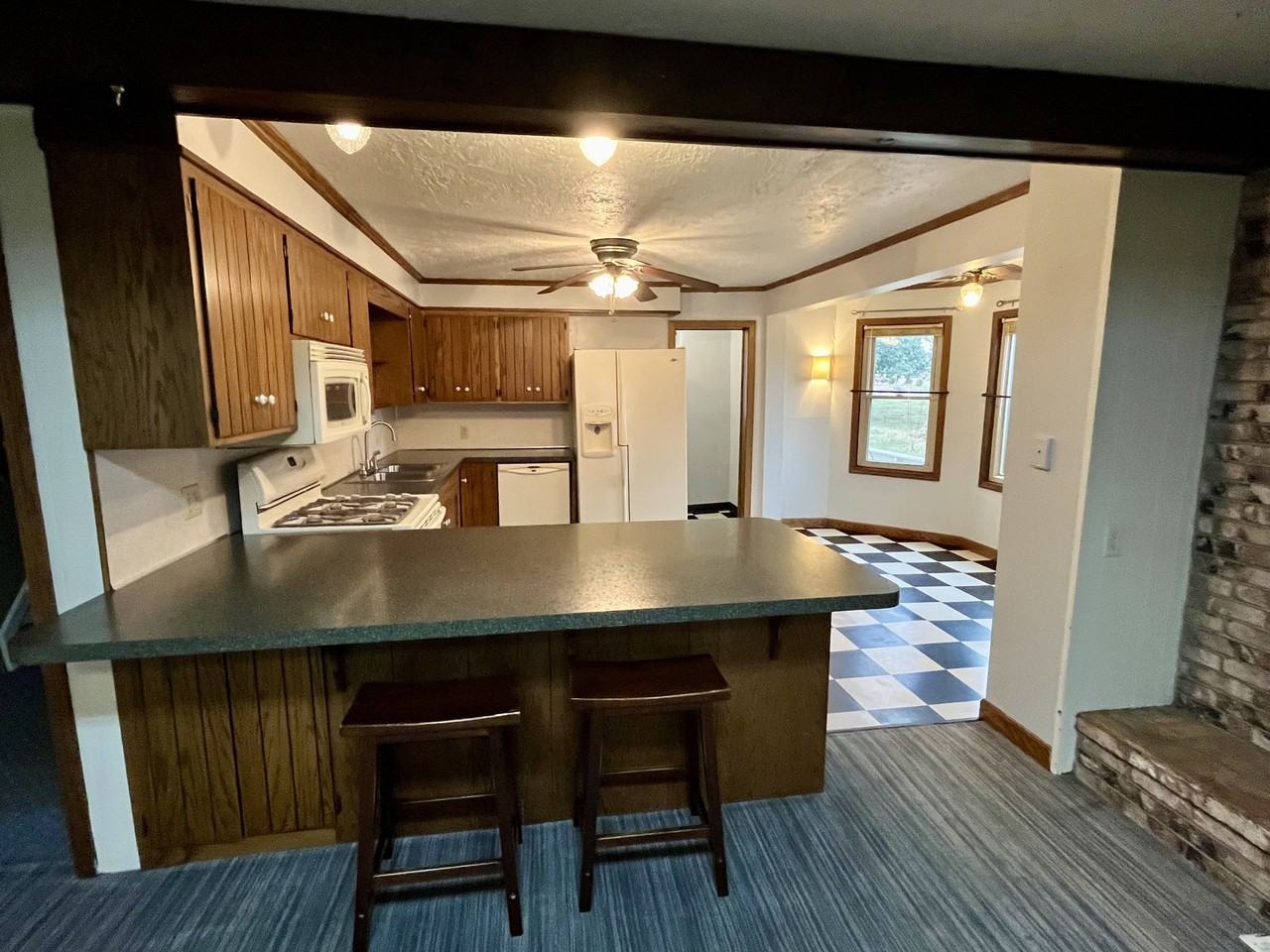 Walnut St #1 - Photo 5 of 25