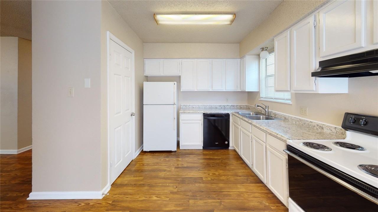 214 Renfro St #B - Photo 2 of 15