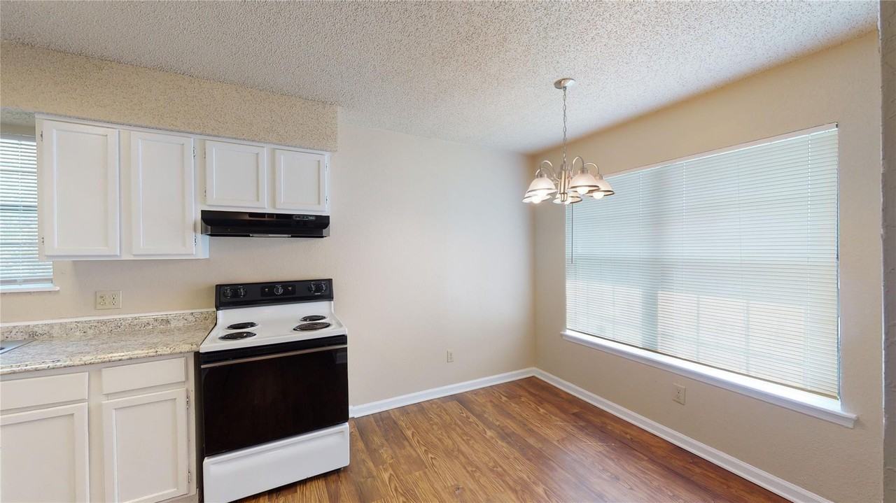 214 Renfro St #B - Photo 3 of 15