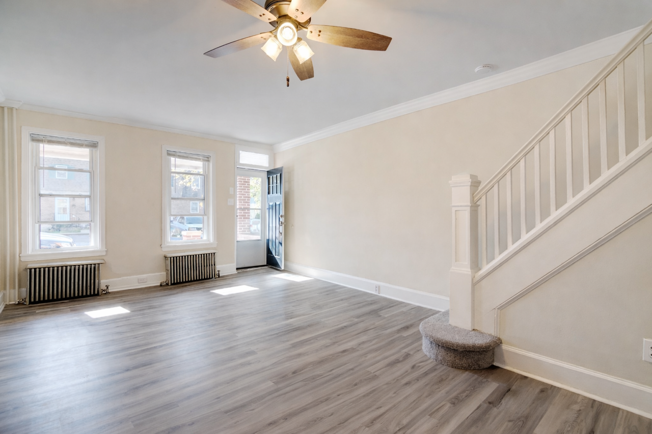 1909 W 8th St #1 - Photo 4 of 20