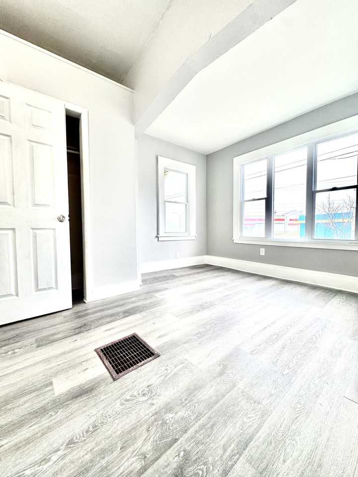 339 Hampshire St #1 - Photo 6 of 18