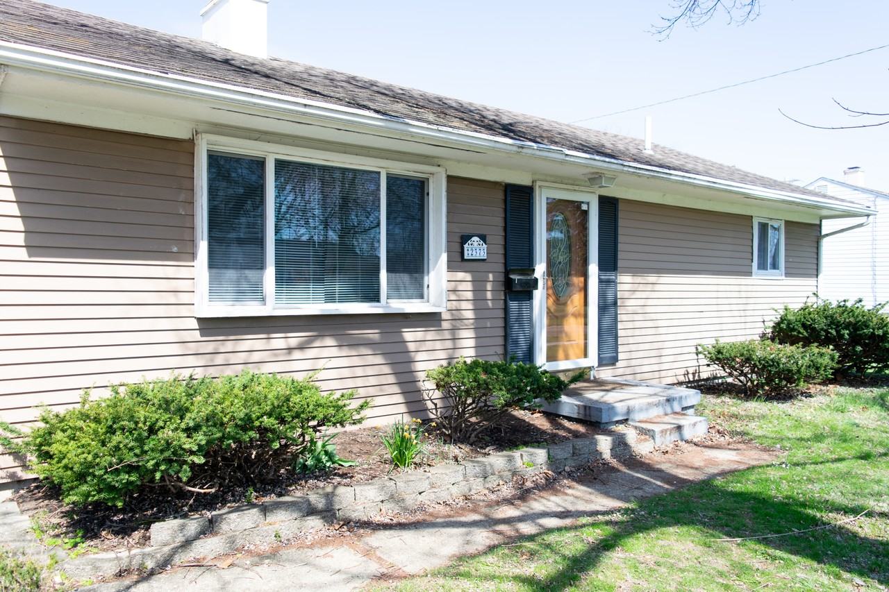 2373 Vale Dr #1 - Photo 2 of 19