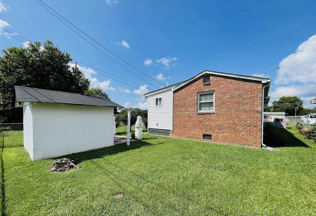 1415 12th St #1 - Photo 3 of 16