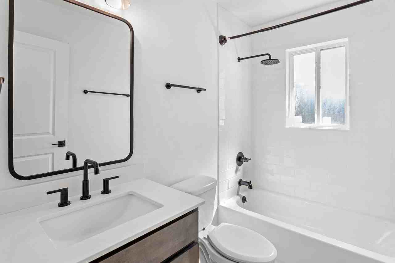 Cadence of Newport - Photo 6 of 50