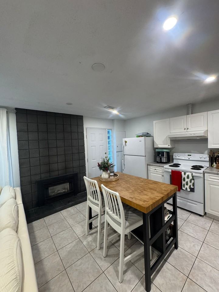 3033 Fleet Street - Photo 3 of 10