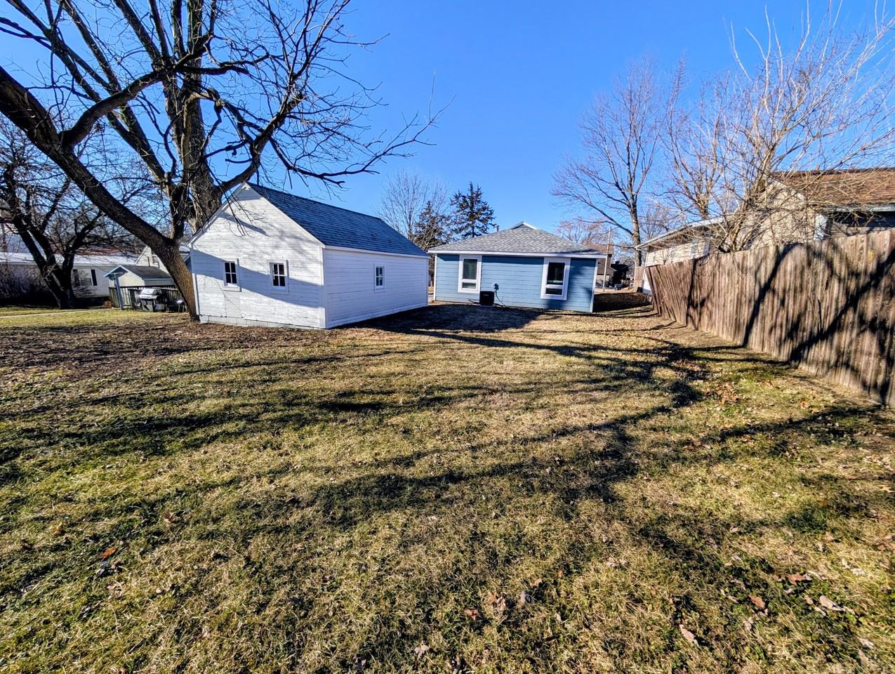 906 S 1st St #1 - Photo 3 of 22