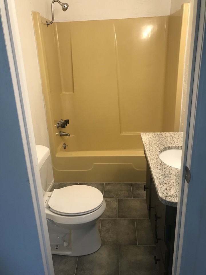 1416 Ne 39th St #1 - Photo 4 of 12