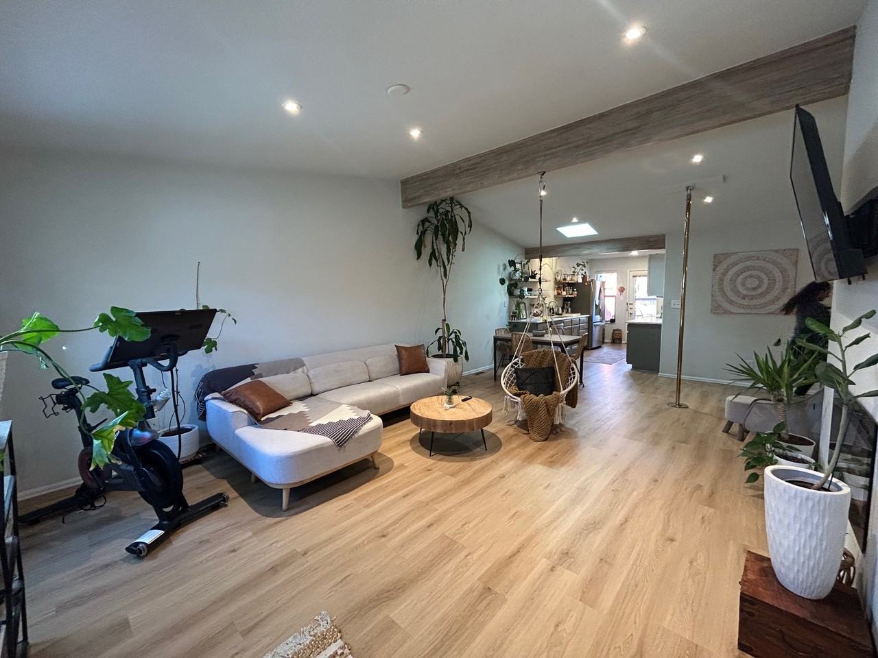 1347 E Parkway Dr #1 - Photo 3 of 20