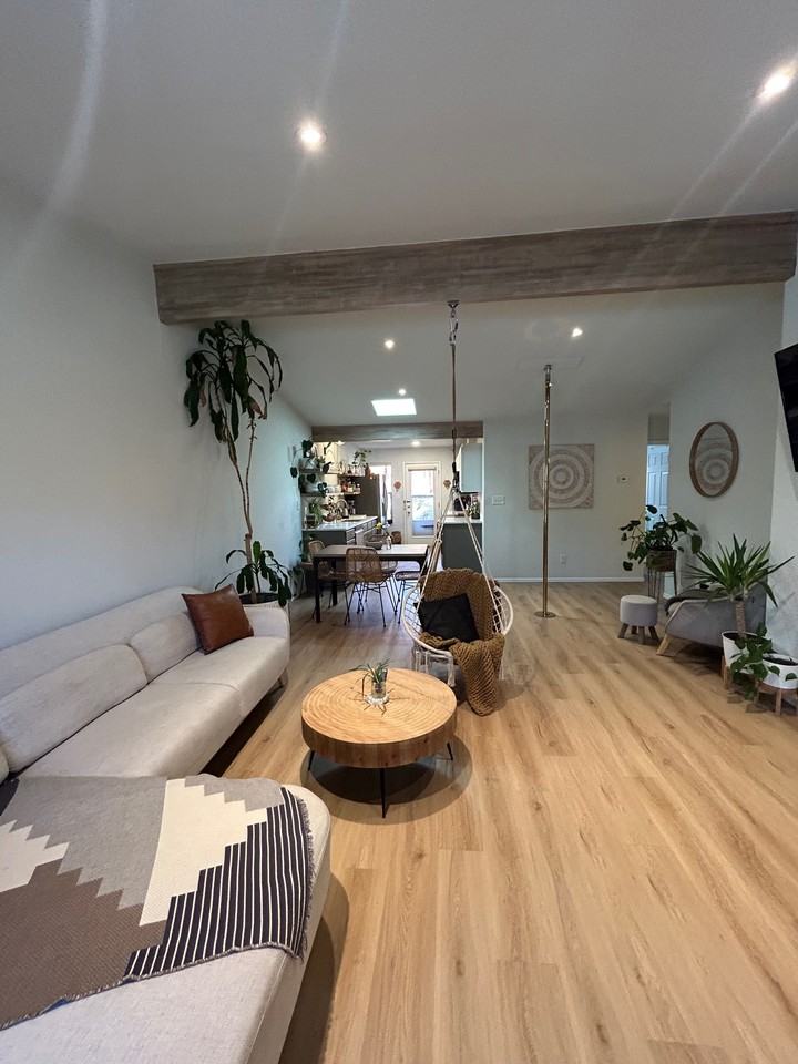 1347 E Parkway Dr #1 - Photo 4 of 20