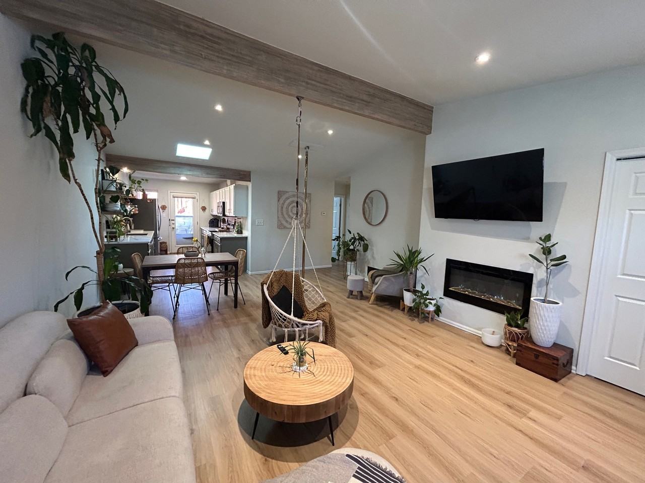 1347 E Parkway Dr #1 - Photo 5 of 20