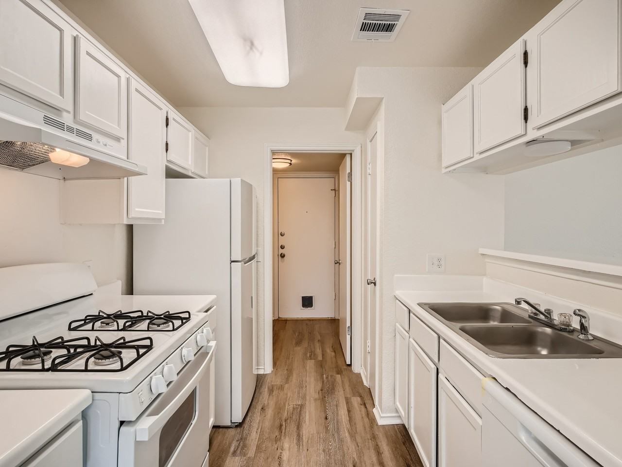 9105 Japonica CourtUnit B #B - Photo 3 of 10