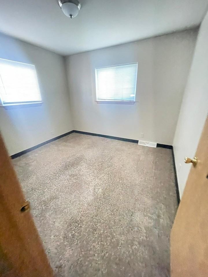 9000 W Carmen Ave #2 - Photo 3 of 6