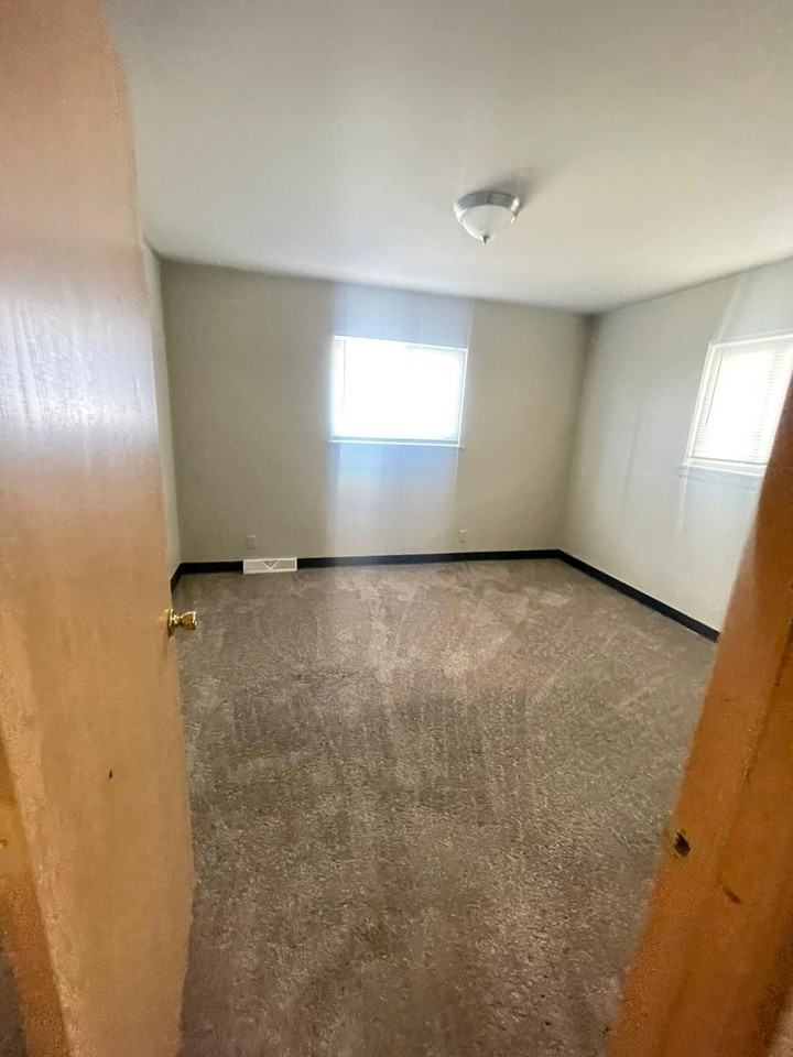 9000 W Carmen Ave #2 - Photo 4 of 6