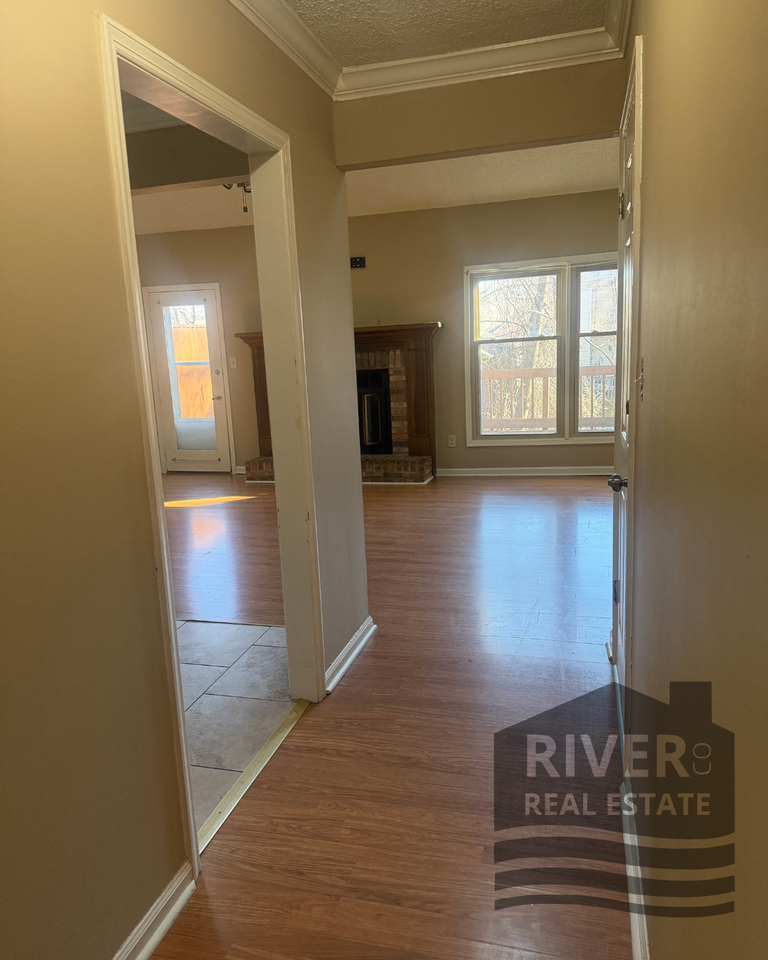 212 Woodcastle Dr #1 - Photo 4 of 22