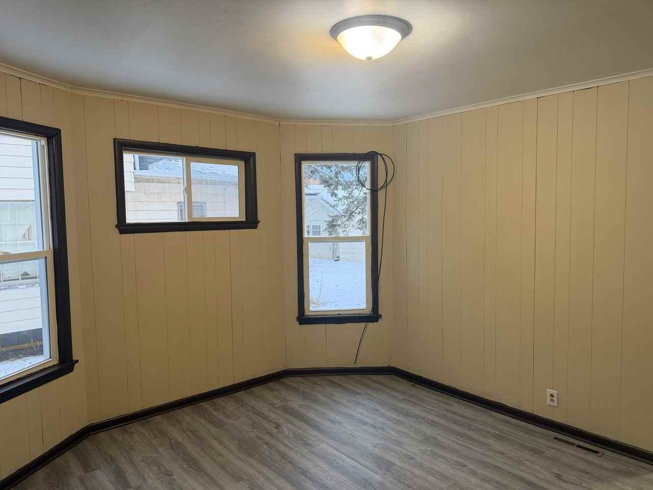 210 4th St S #1 - Photo 4 of 20