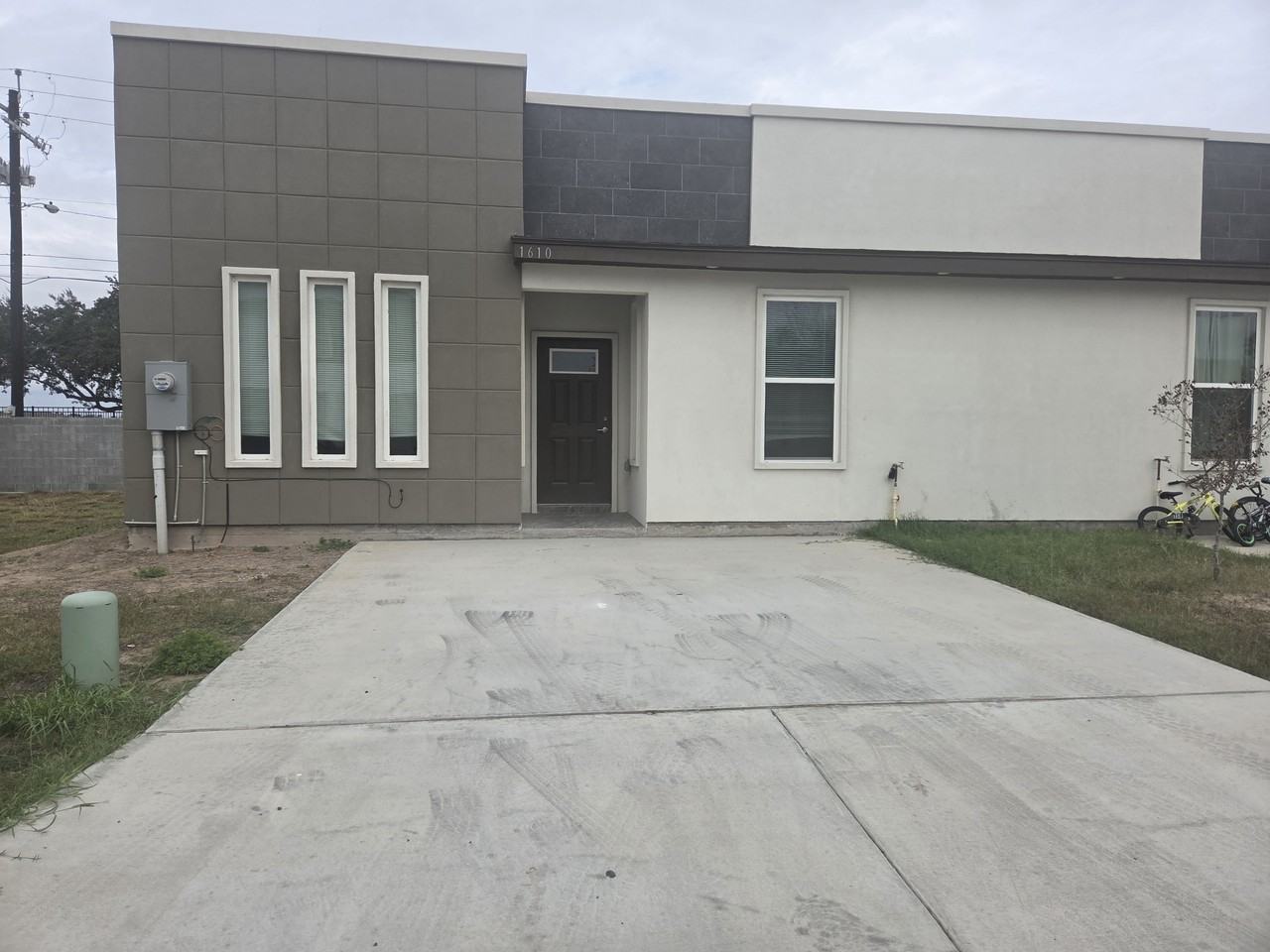 1610 W B St #1 - Photo 2 of 6