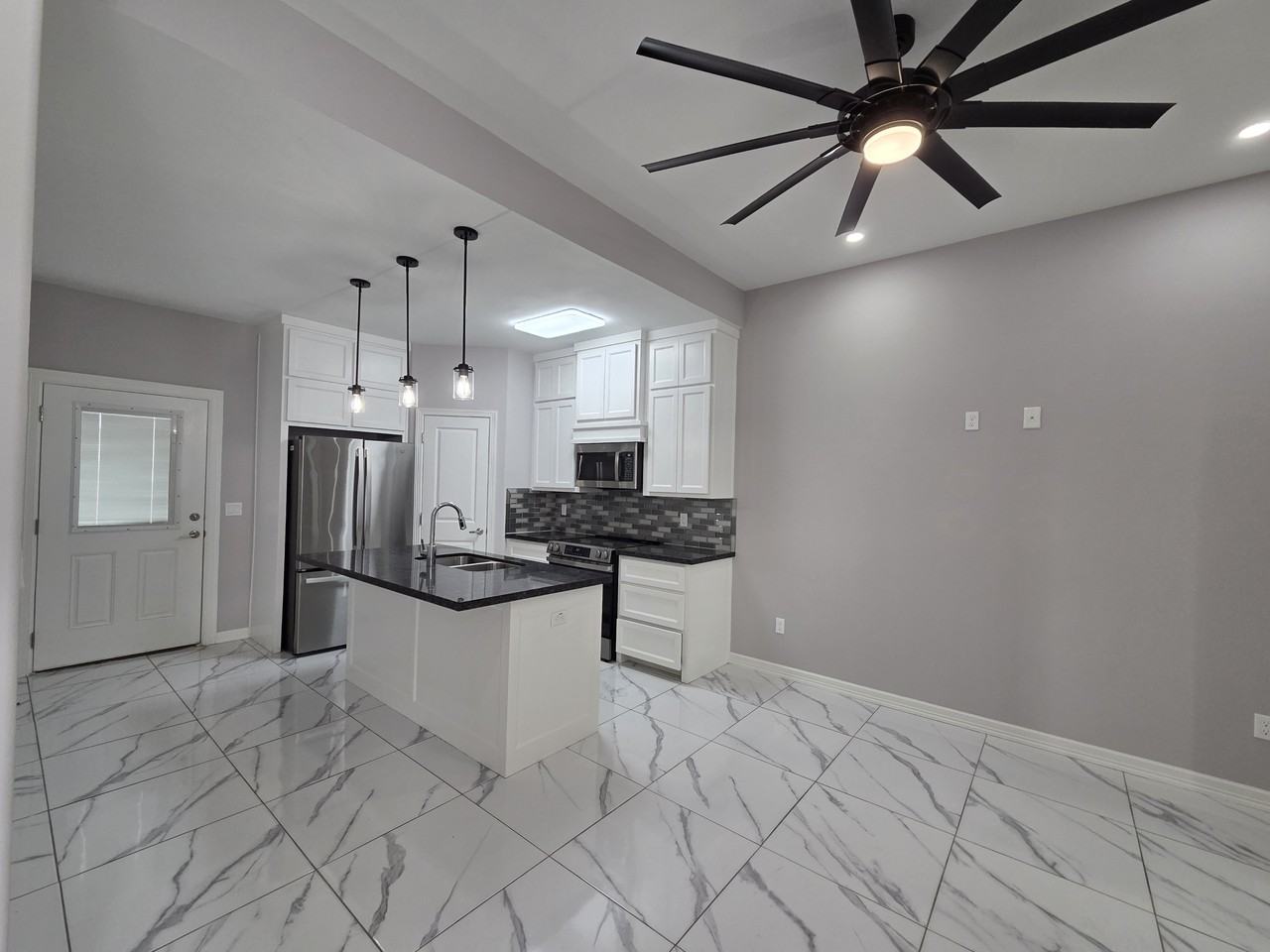 1610 W B St #1 - Photo 6 of 6