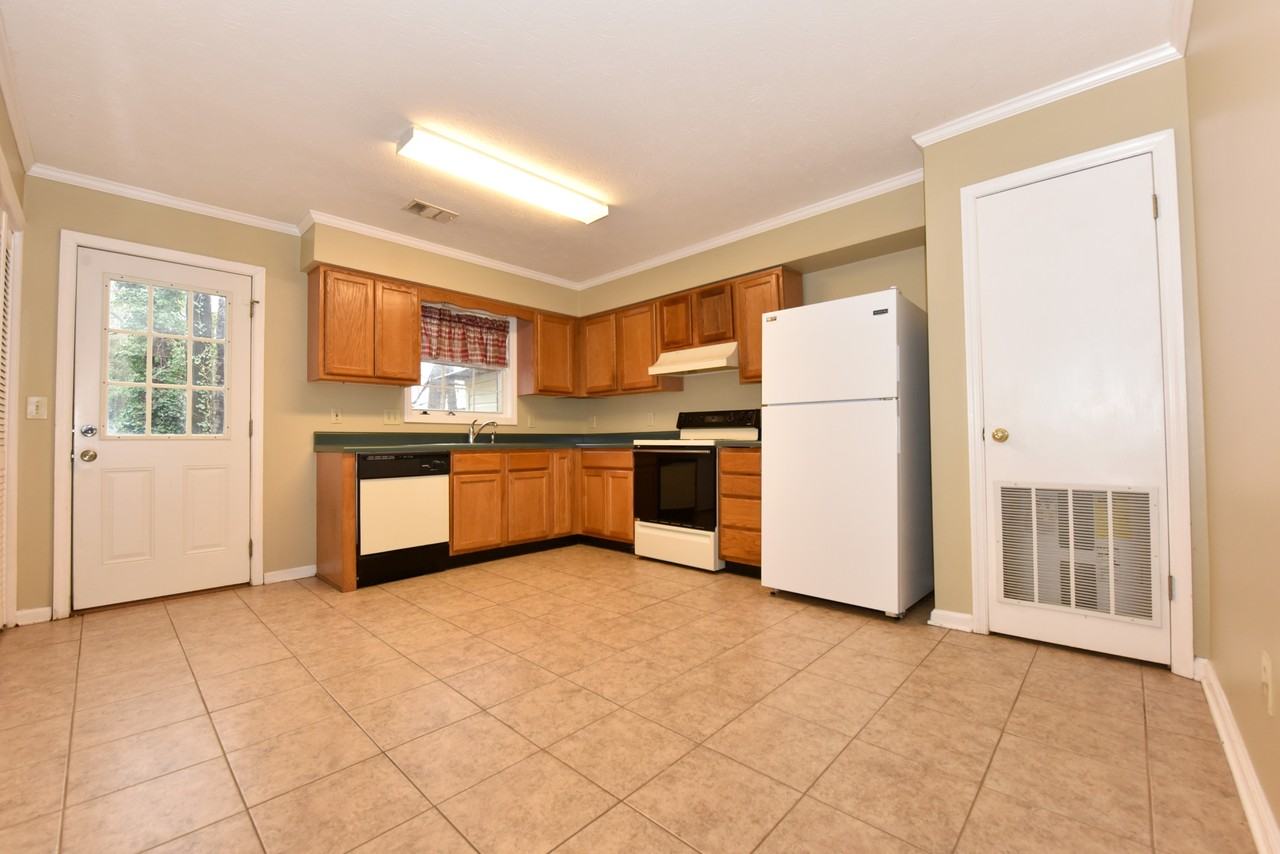 1098 Chinook St #NA - Photo 3 of 6