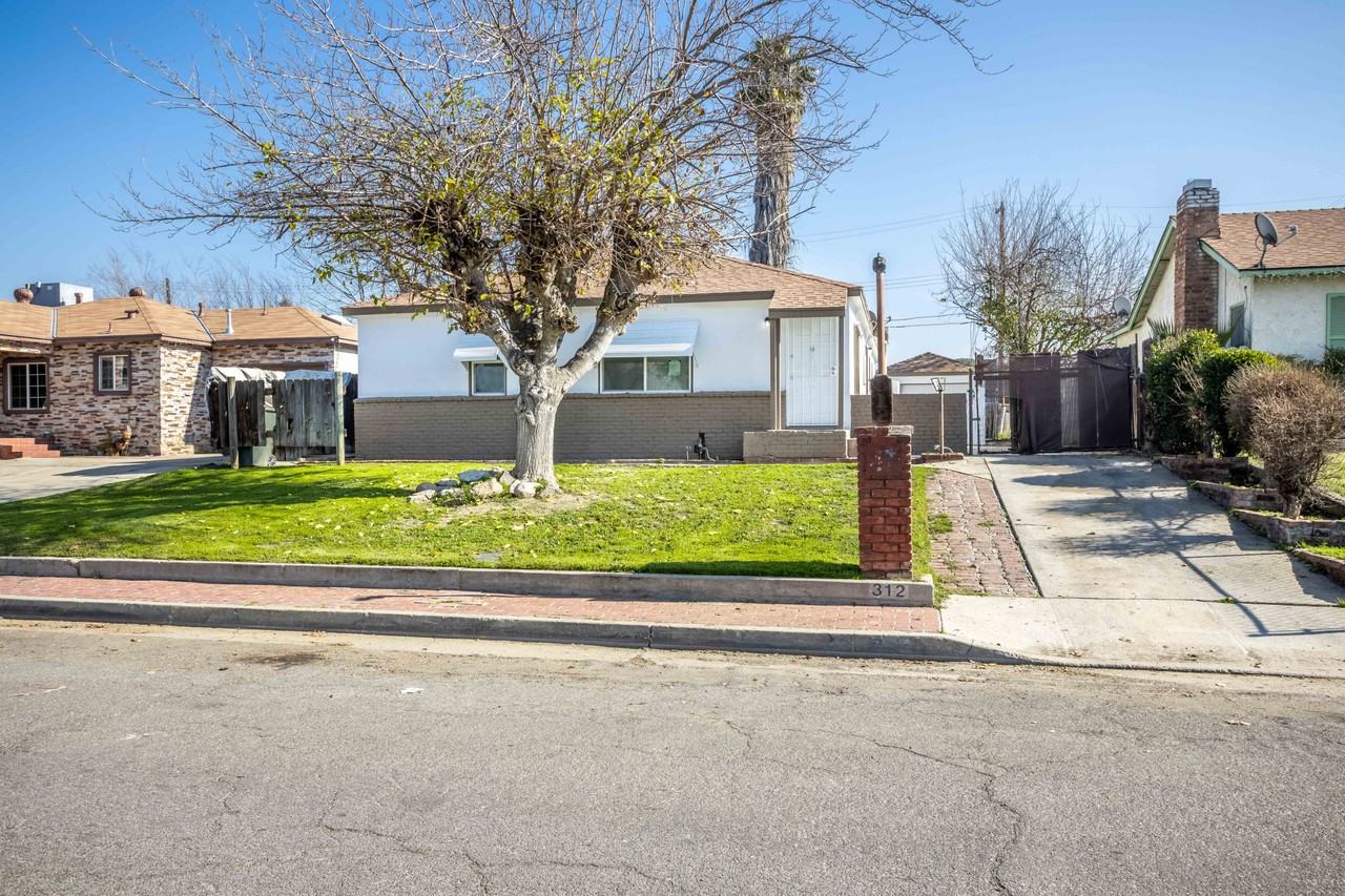 312 S Myrtle St #1 - Photo 2 of 35